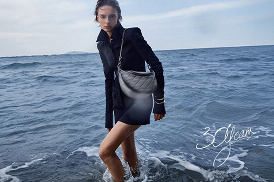 Tas Selempang Half-Moon Philomena Abu-abu – CHARLES & KEITH