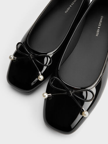 Sepatu Ballet Flats Pearl-Embellished Bow Barbara Patent, Black Patent, hi-res