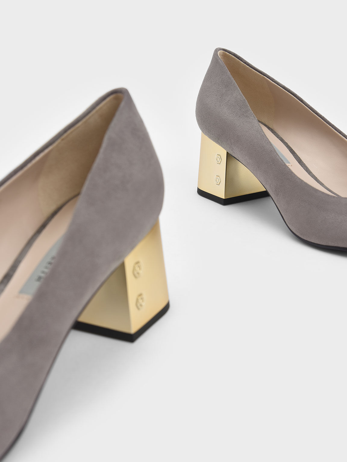 Sepatu Block Heel Textured Metallic, Grey, hi-res