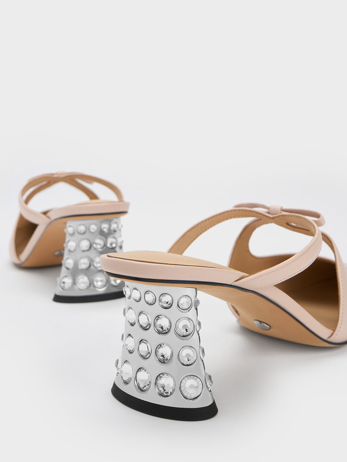 Sepatu Mules Crossover Gem-Embellished Bow, Nude, hi-res