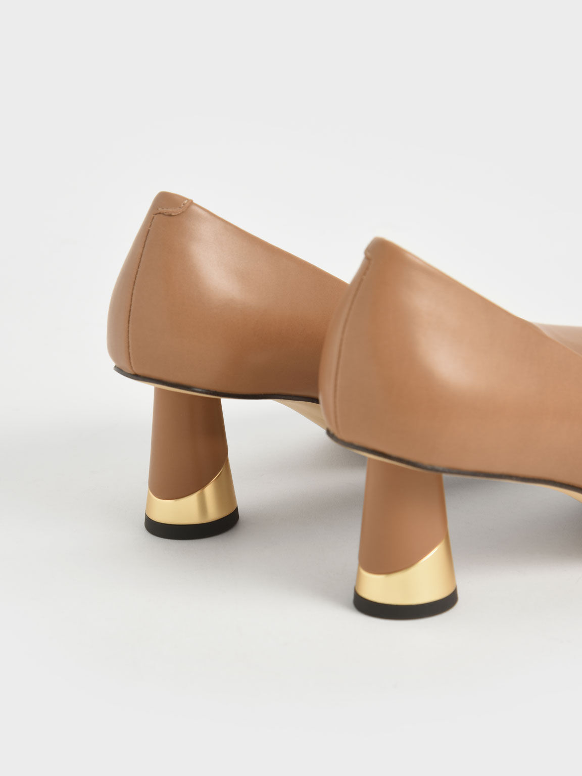Sepatu Pumps Heel Metallic Sculptural, Camel, hi-res