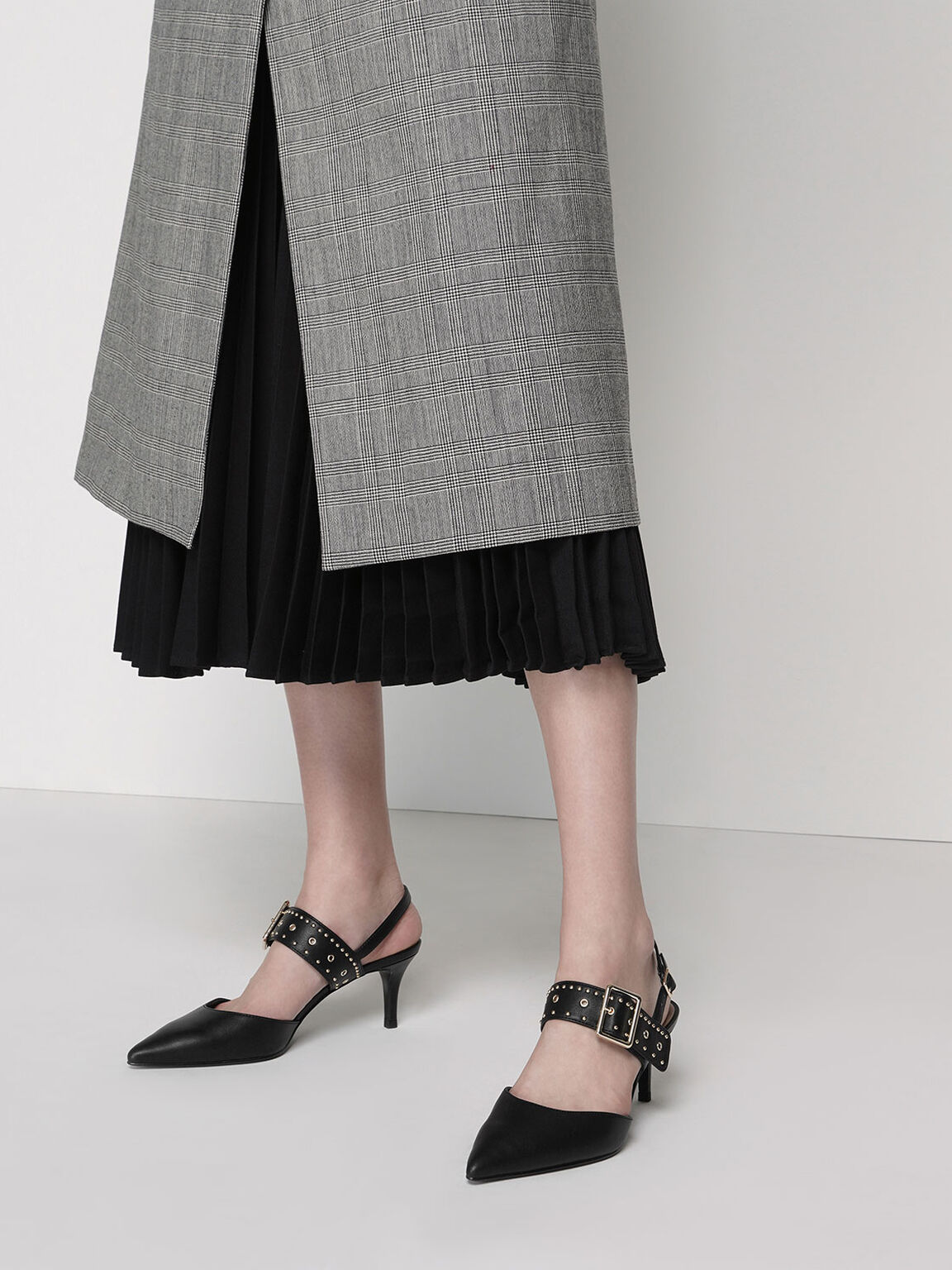 Sepatu Studded Slingback Heels, Black, hi-res