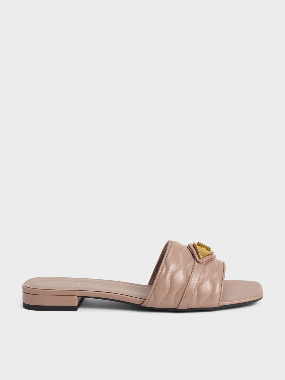 Sepatu Slides Textured Metallic Buckle, Pink, hi-res