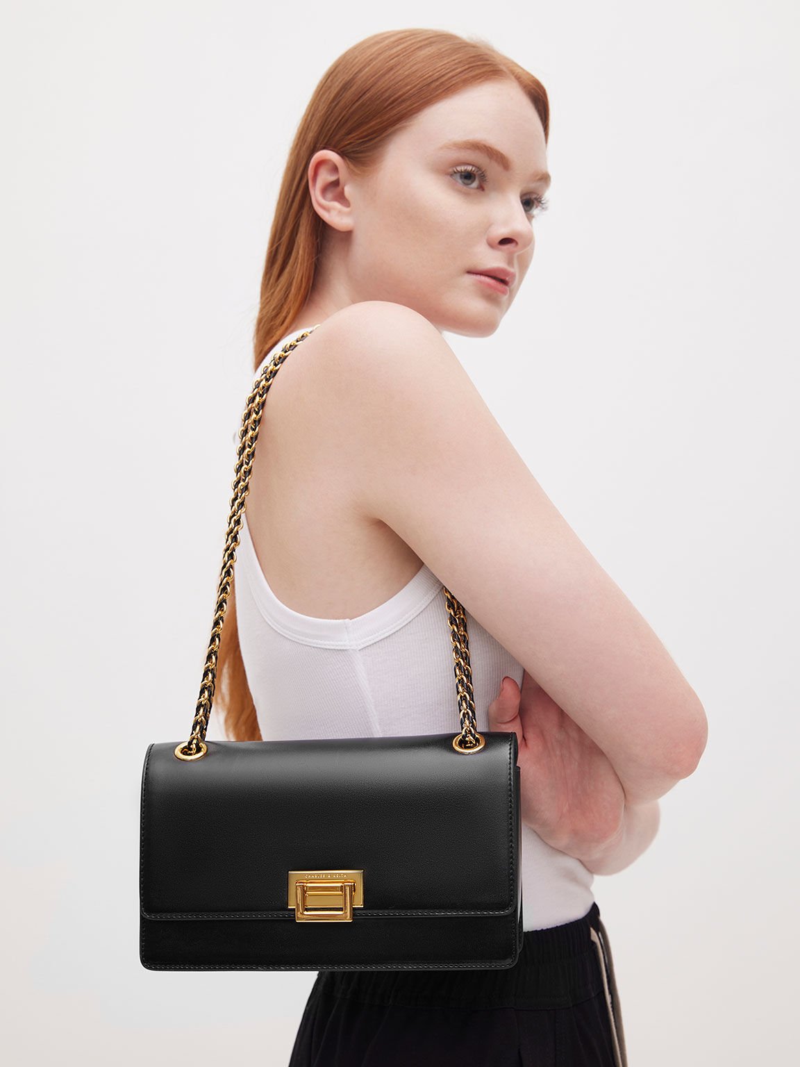 Black bag with chain handle discount