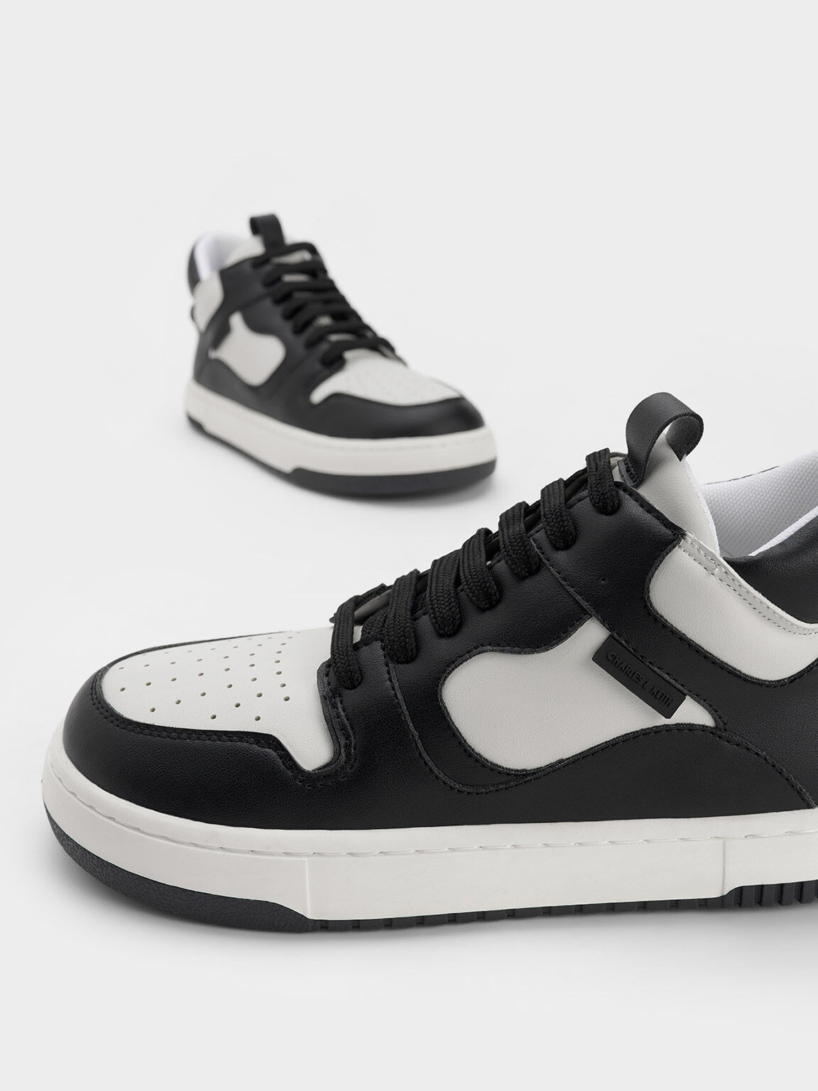 Sepatu Sneakers High-Top Platform Two-Tone, Black, hi-res