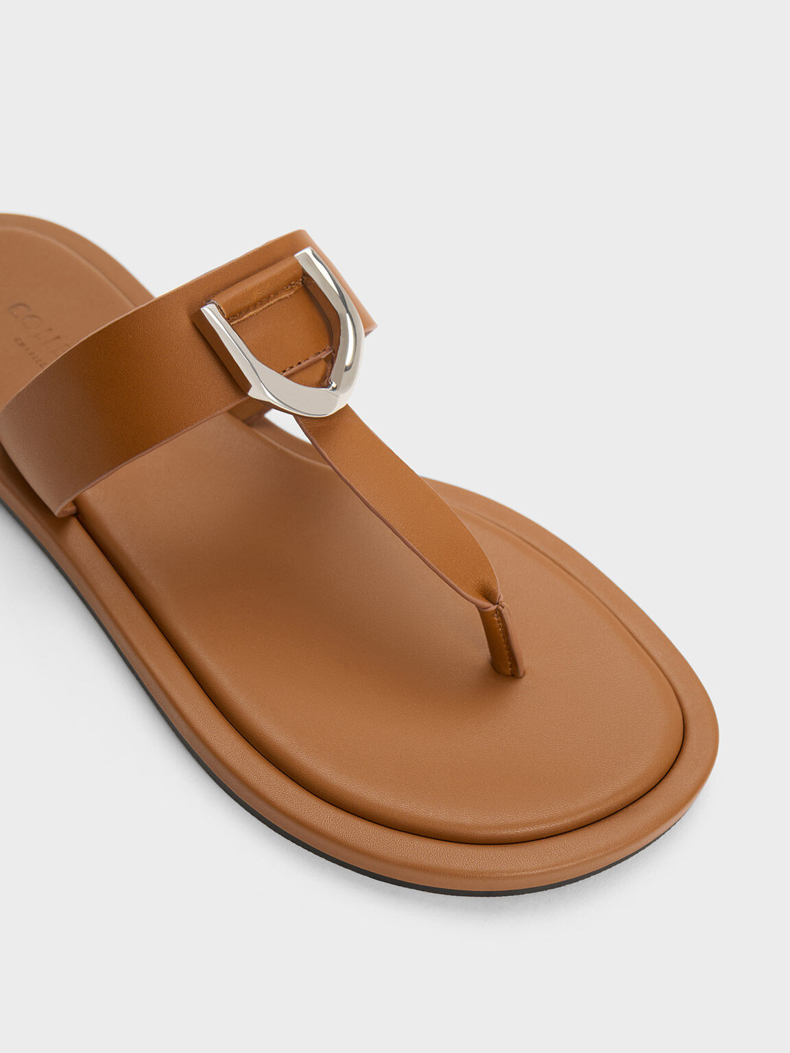 Brown Gabine Leather Thong Sandals CHARLES KEITH ID
