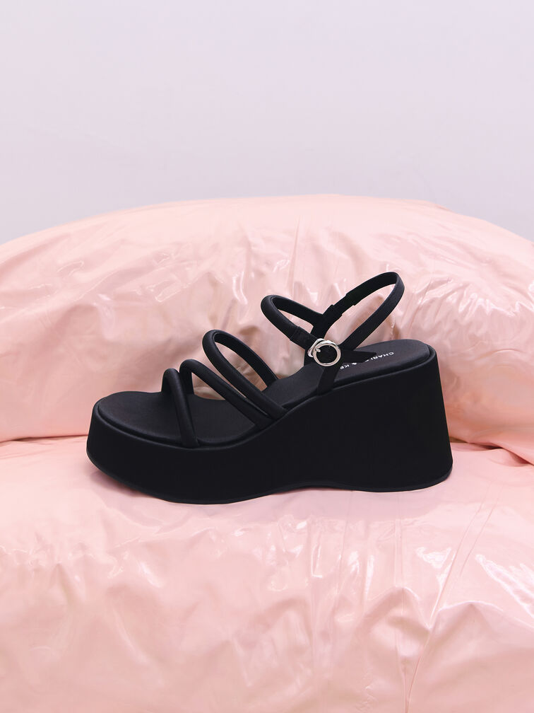 Sepatu Wedges Platform Strappy Lindon Satin, Black Textured, hi-res