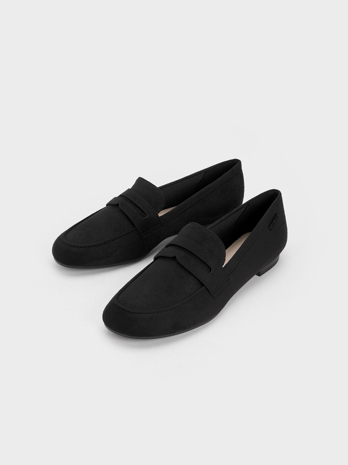 Sepatu Loafer Cut-Out Almond Toe, Black, hi-res