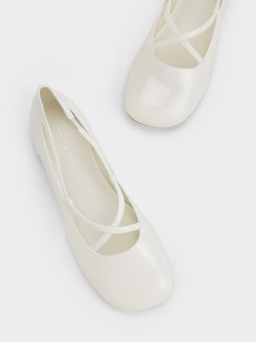 Sepatu Ballerinas Patent Crossover, Cream, hi-res
