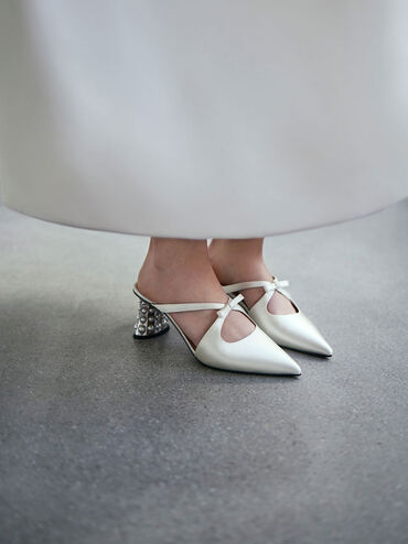 Sepatu Bow Mules Beaded Heel, White, hi-res