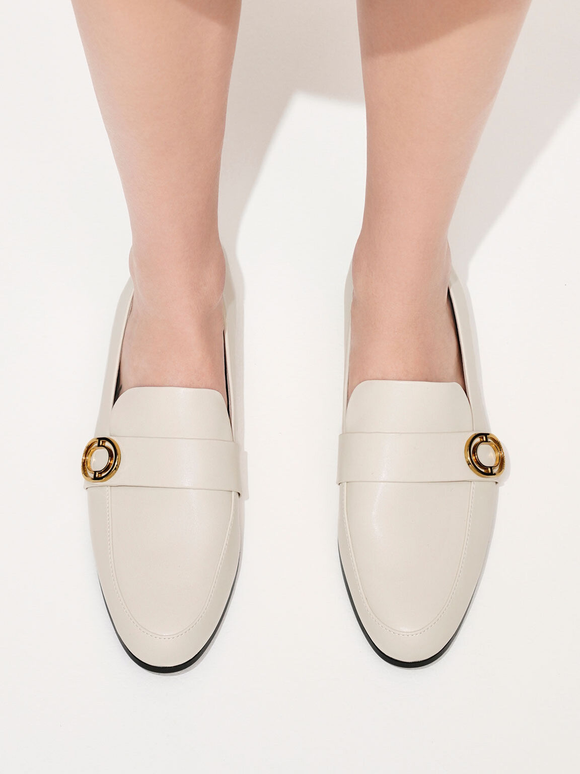Sepatu Loafers Metallic Accent Almond-Toe Penny, Chalk, hi-res