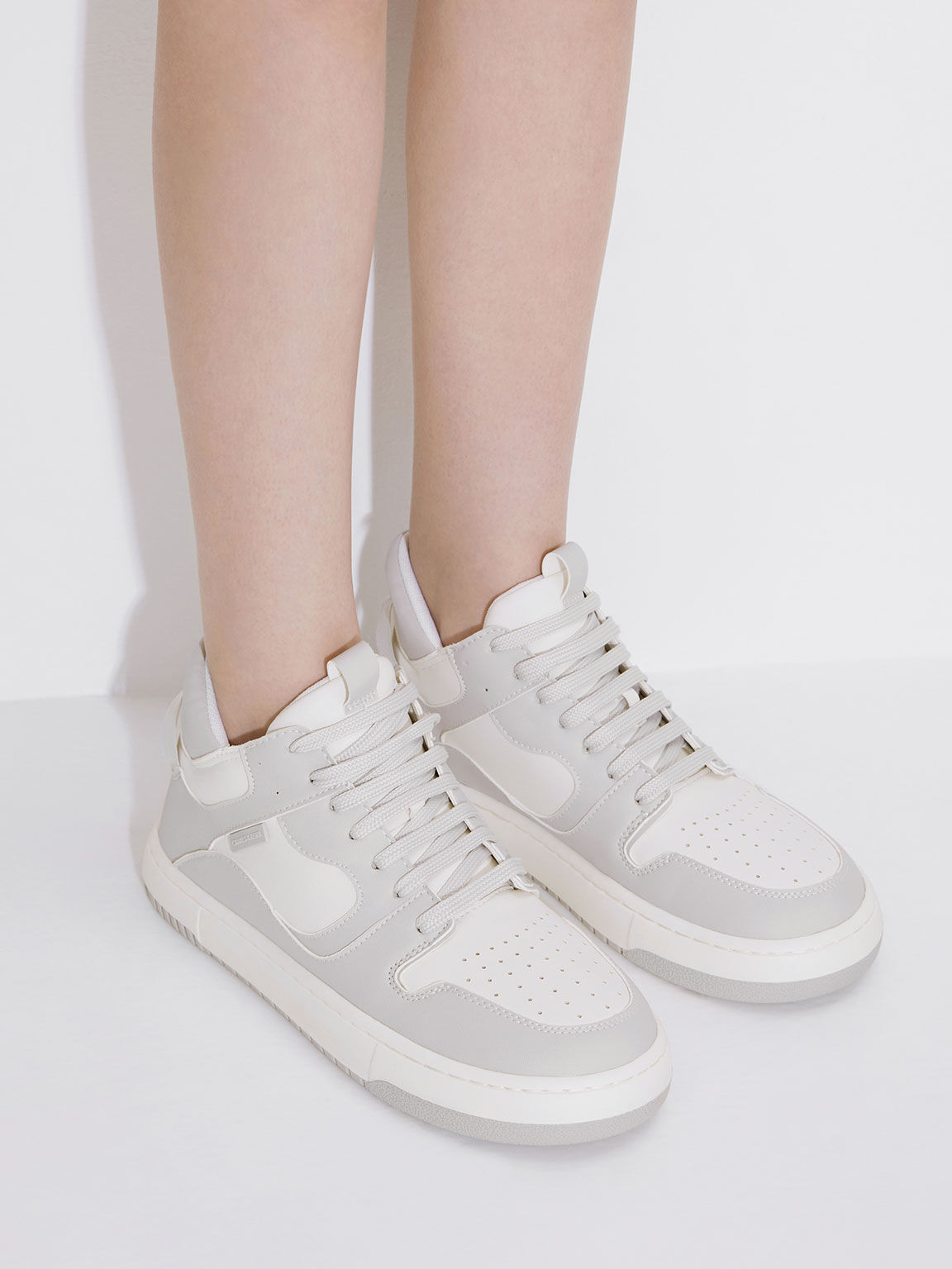 Sepatu Sneakers High-Top Platform Two-Tone, Light Grey, hi-res
