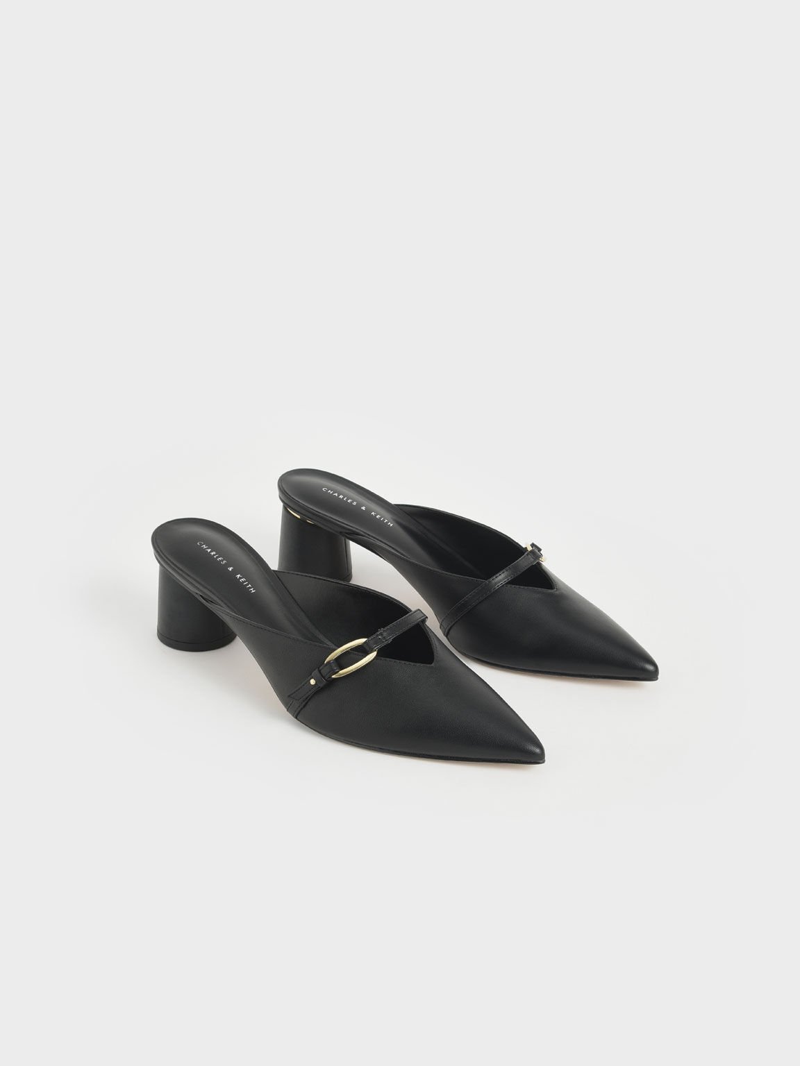 Sepatu Metallic Accent Pointed Mules, Black, hi-res