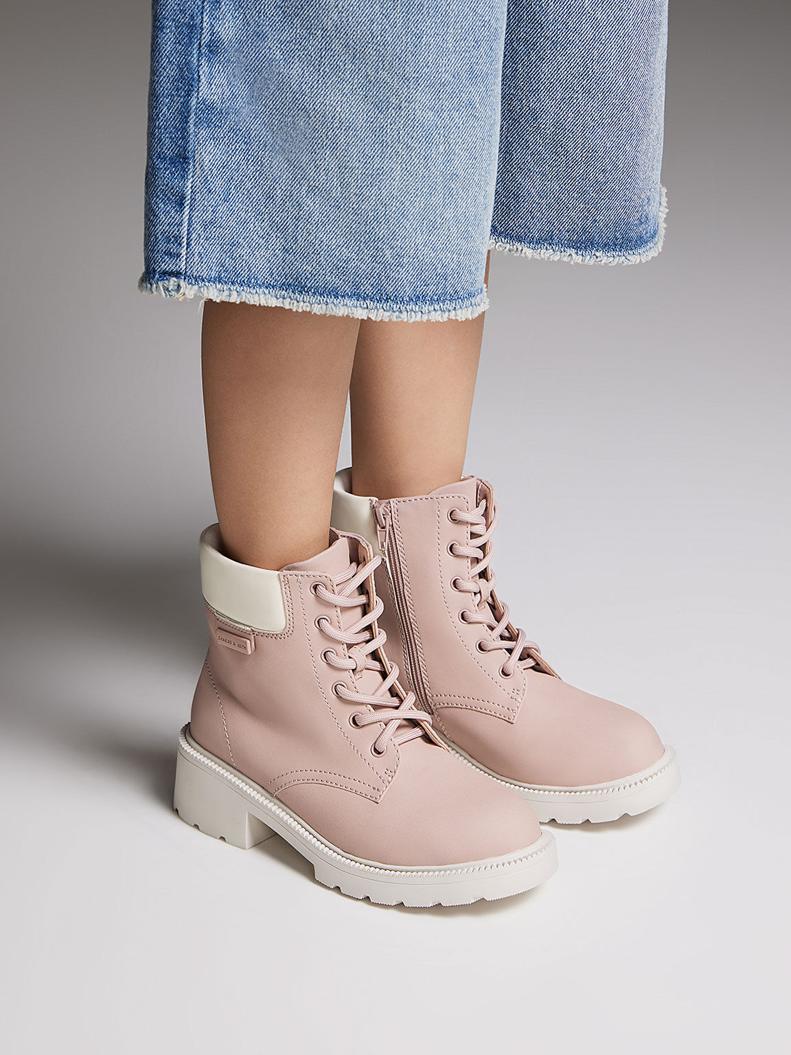 Sepatu top ankle boots