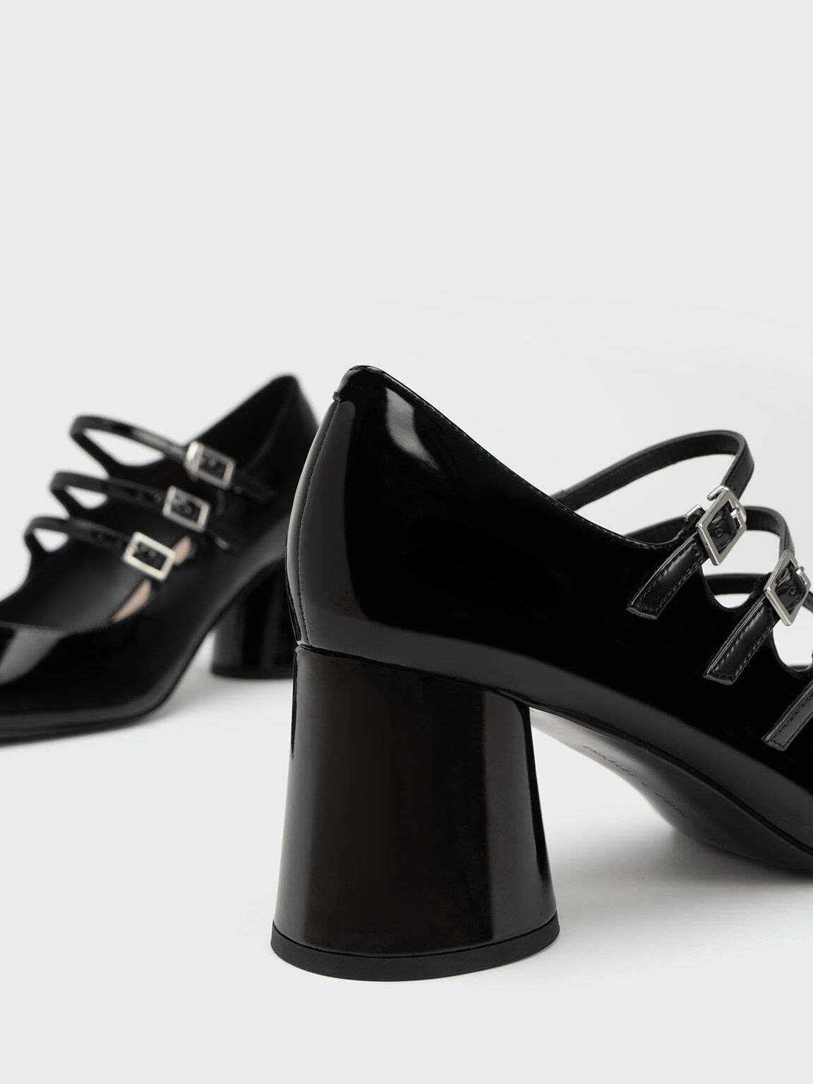 Sepatu Mary Janes Buckled Cylindrical Heel, Black, hi-res
