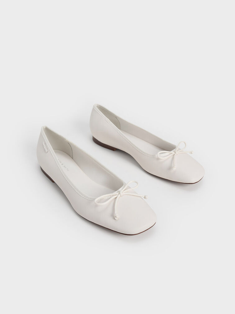 Sepatu Ballerinas Bow Rounded Square-Toe, White, hi-res