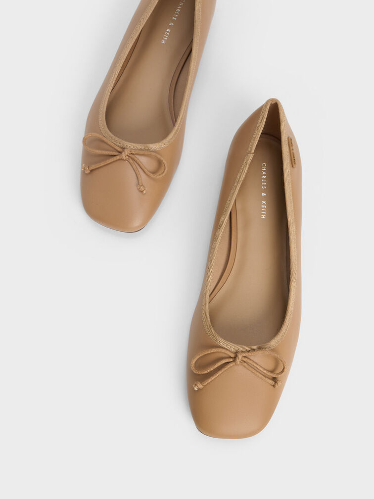 Sepatu Ballerinas Bow Rounded Square-Toe, Camel, hi-res