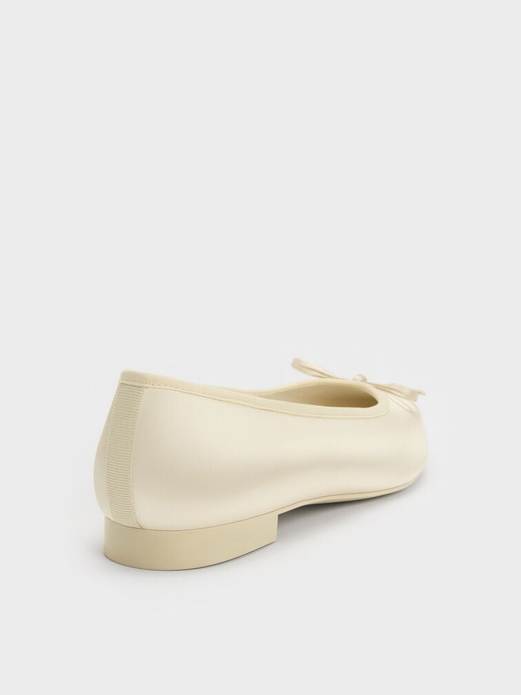 Sepatu Cap-Toe Briella Satin, Cream, hi-res