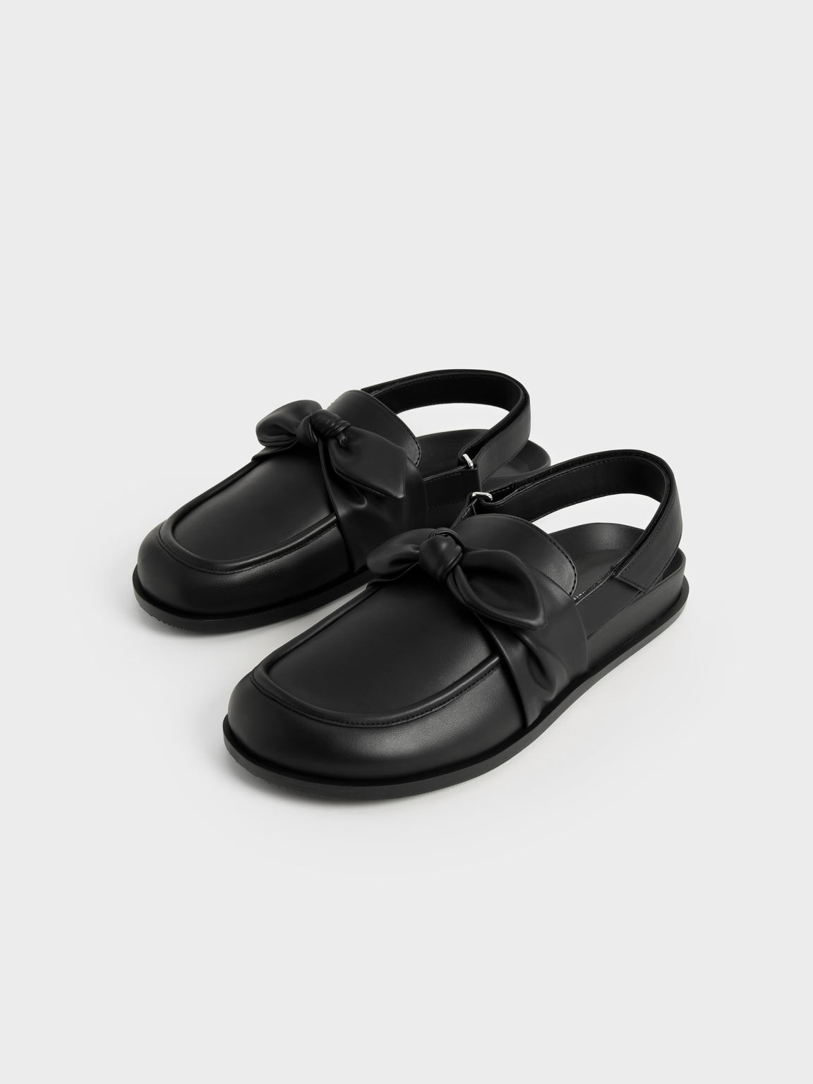 Sepatu Loafers Bow-Tie Slingback, Black, hi-res