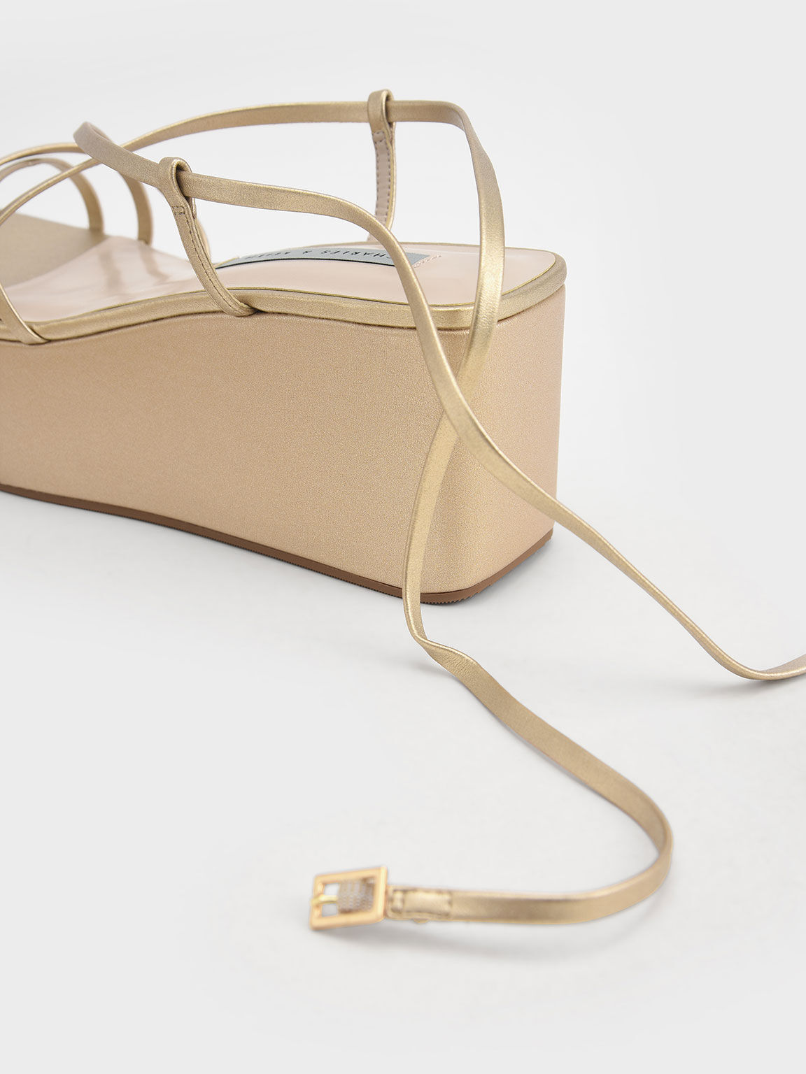 Sepatu Wedges Platform Ankle Strap Metallic, Gold, hi-res