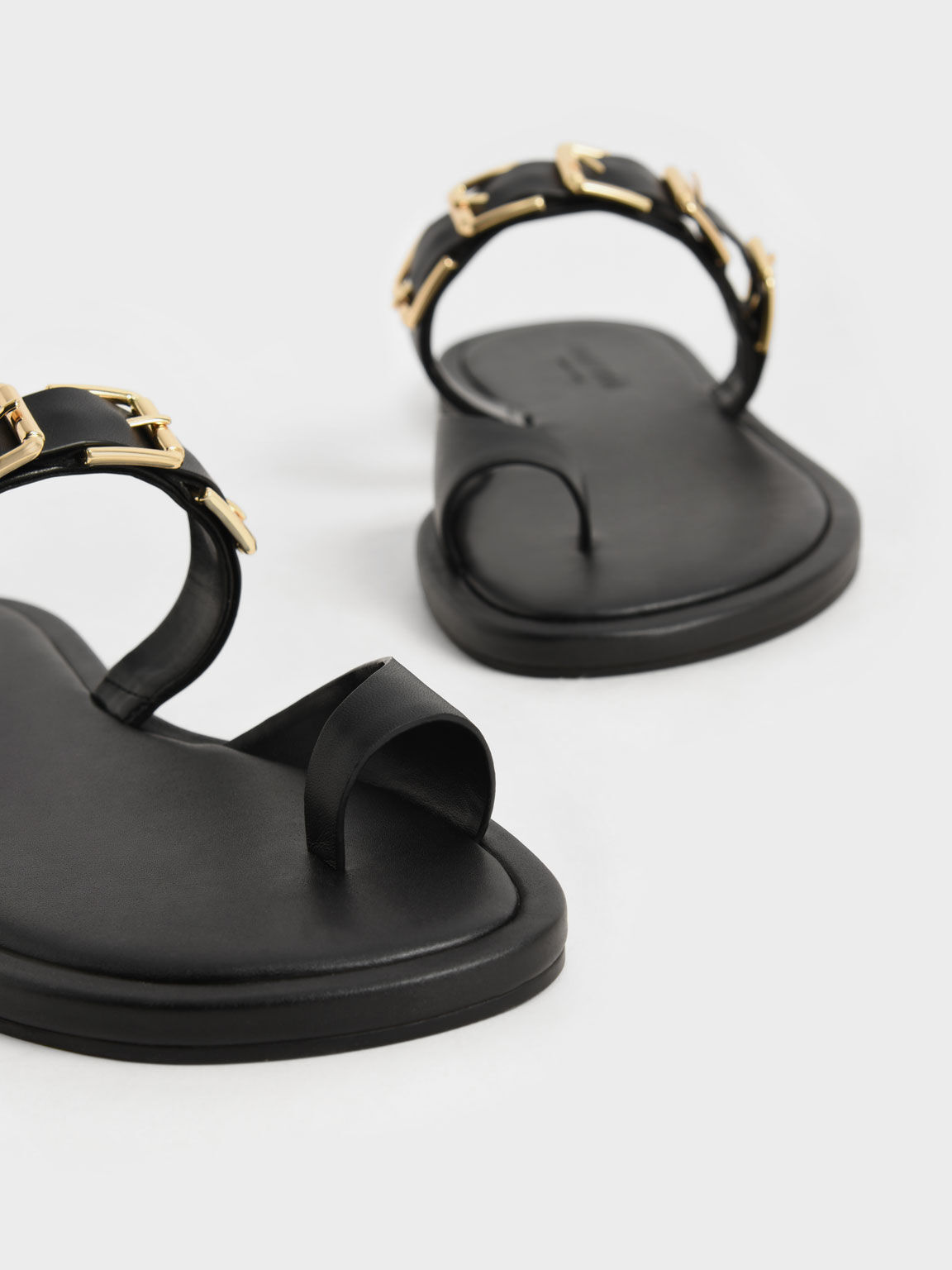 Sandal Toe-Ring Buckled Leather, Black, hi-res