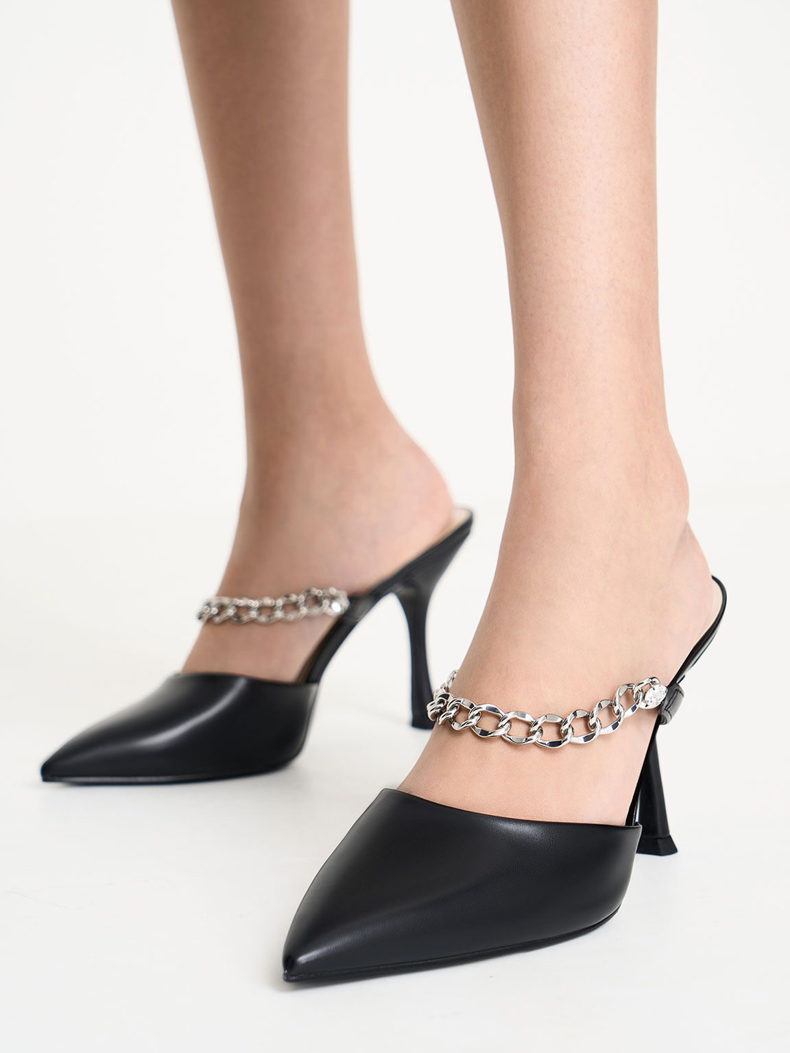 Sepatu Mules Chain-Link Strap Heeled, Black, hi-res