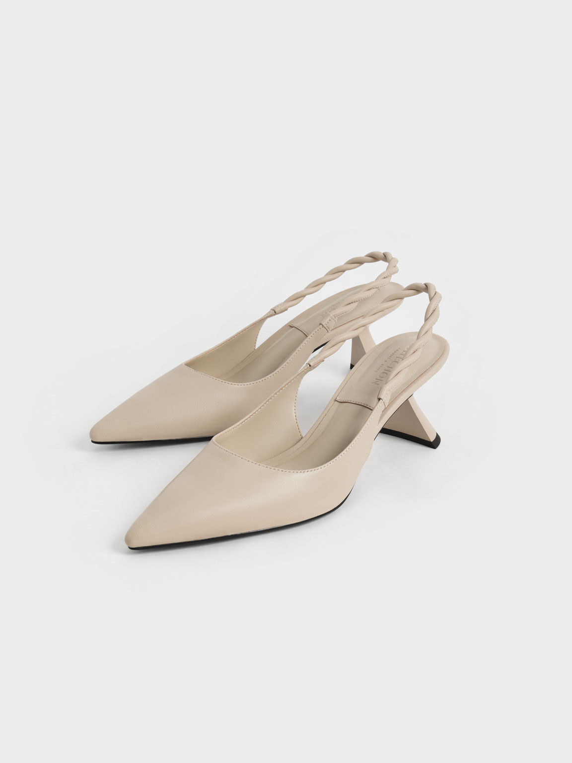 Beige Sepatu Pumps Leather Braided 