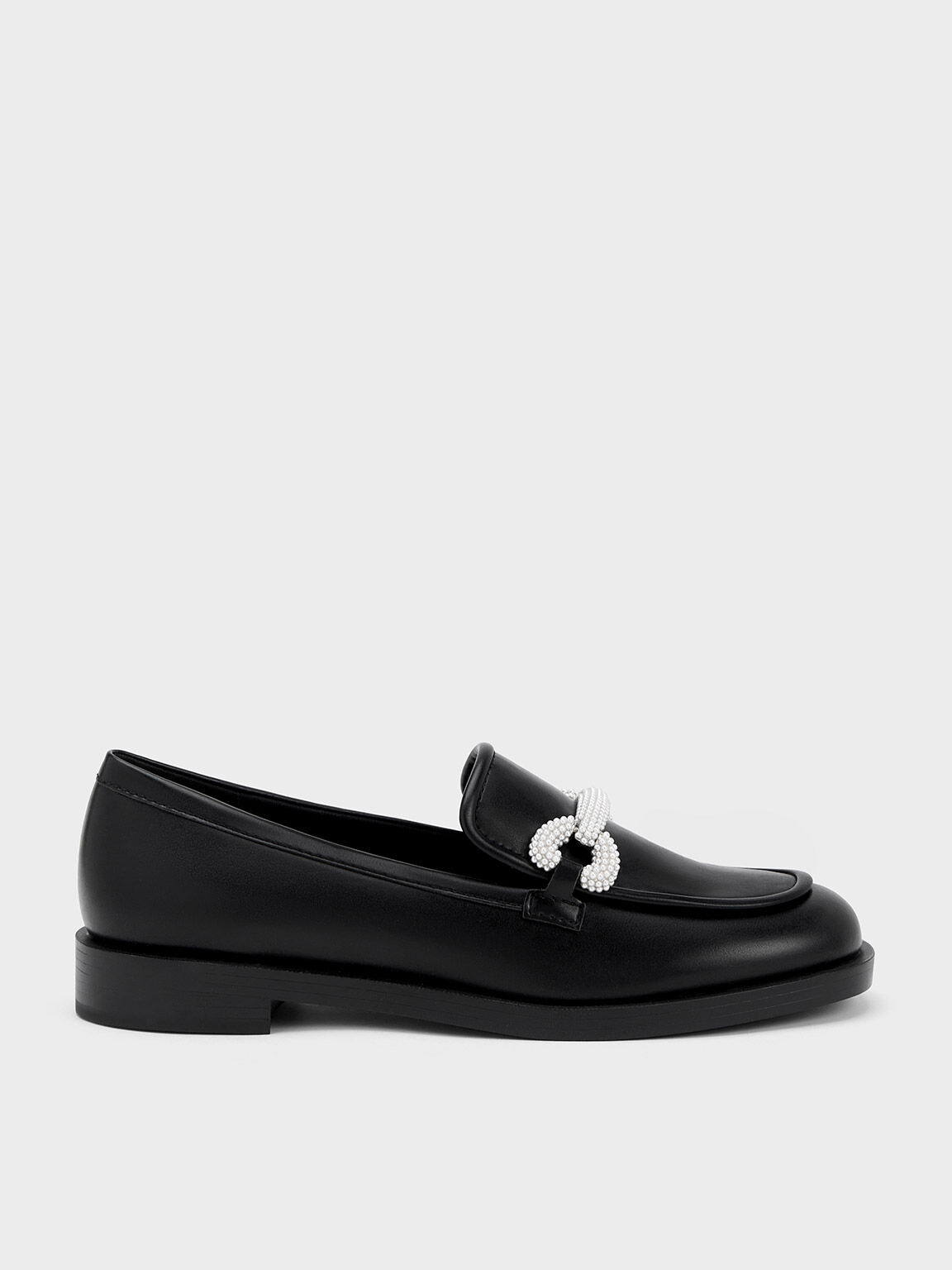 Sepatu Loafers Beaded Strap, Black, hi-res