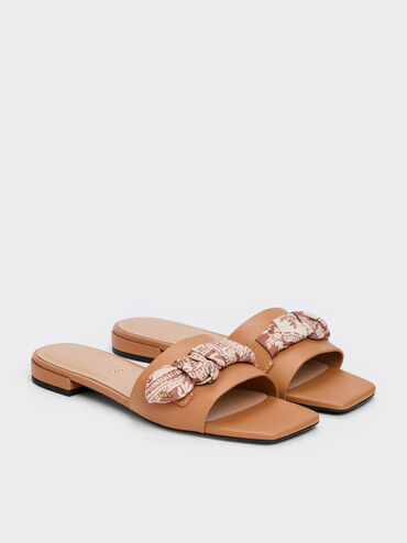 Sandal Selip Printed-Strap Tayari Leather, Caramel, hi-res