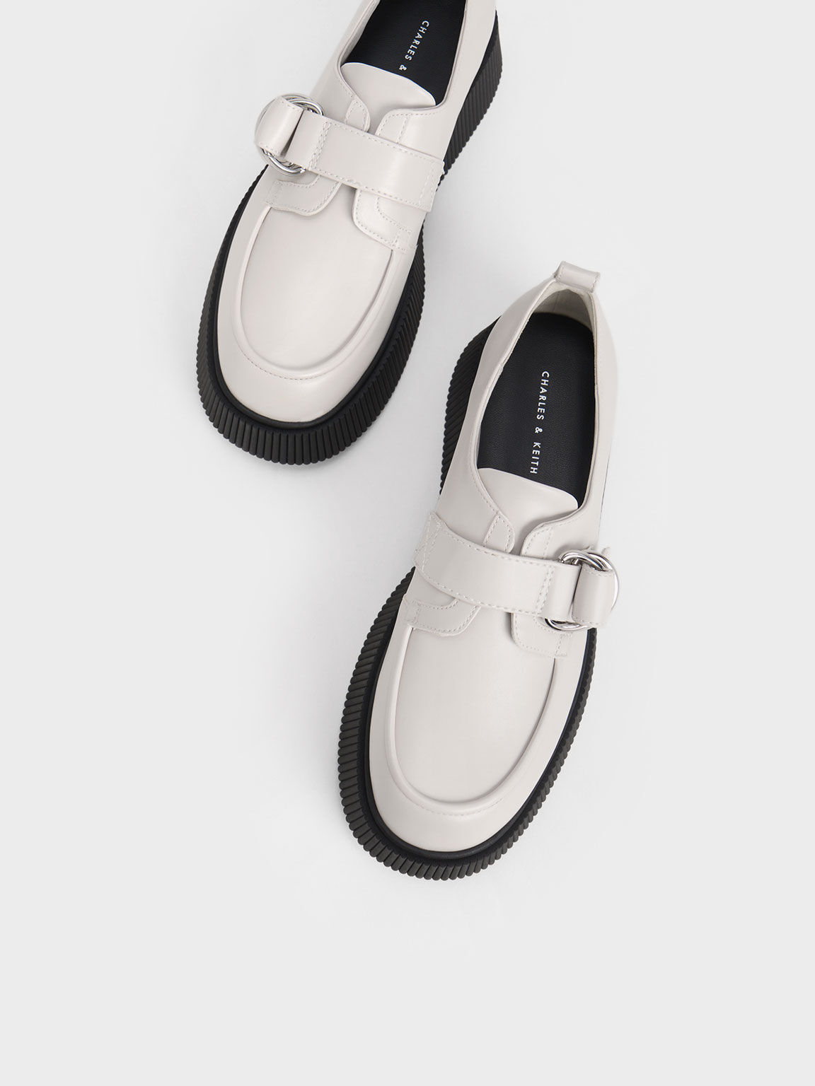 Sepatu Loafers Platform Buckled, White, hi-res