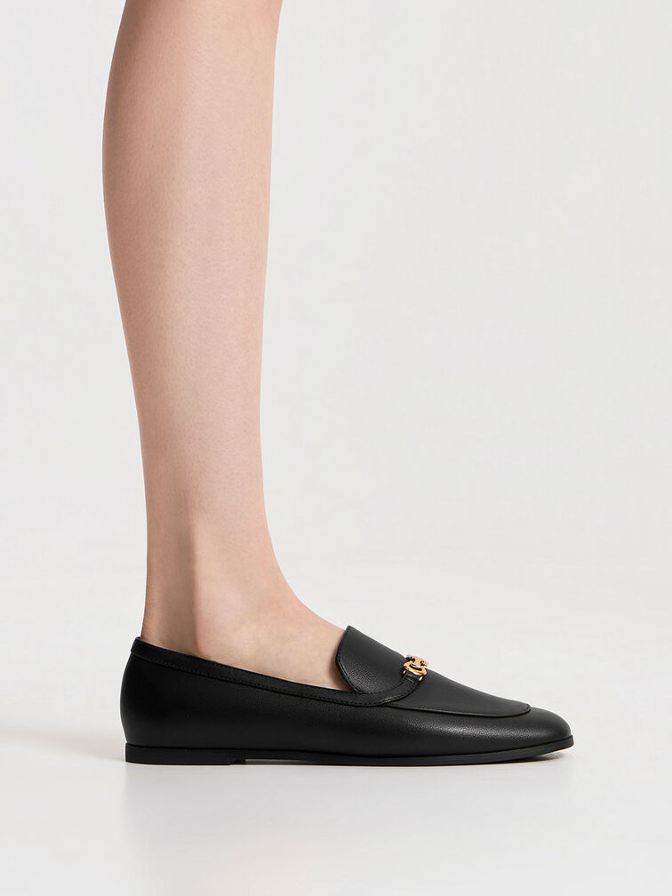 Sepatu Loafers Metallic Accent Round-Toe, Black, hi-res