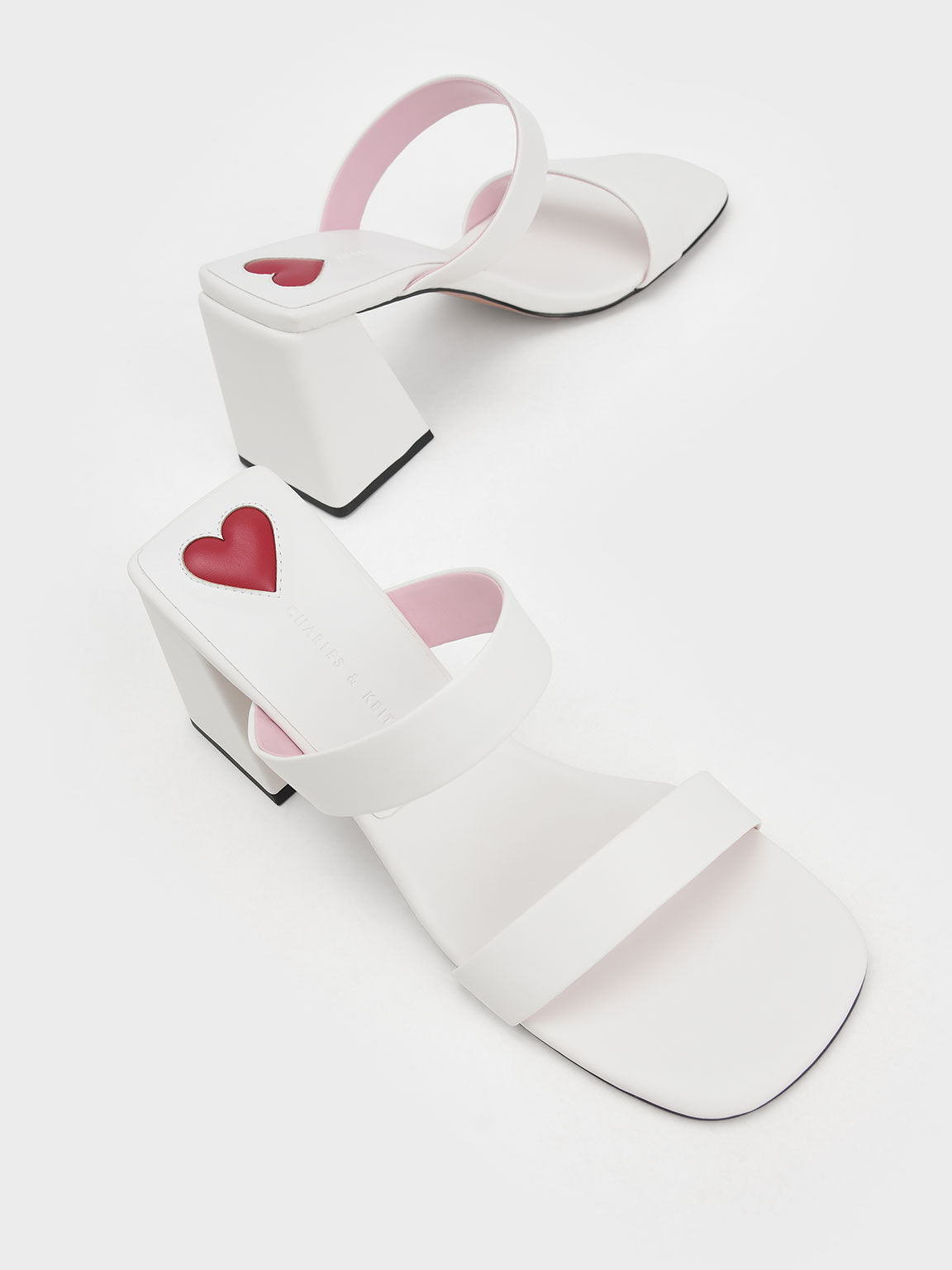 Sepatu Mules Trapeze Heel Amora Heart-Motif, White, hi-res