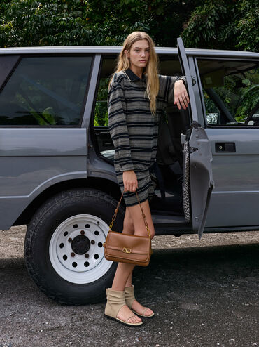 Tas Bahu Belted Metallic-Buckle Gwynne, Chocolate, hi-res