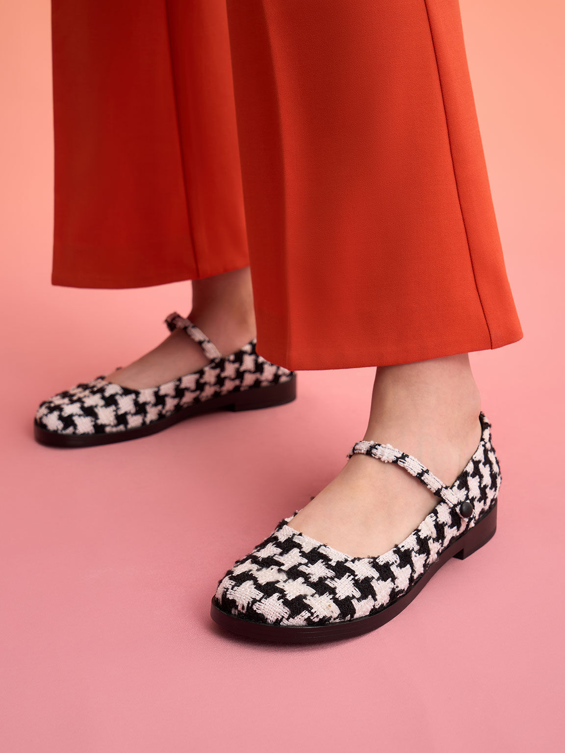 Sepatu Mary Janes Tweed Metallic Accent, White, hi-res