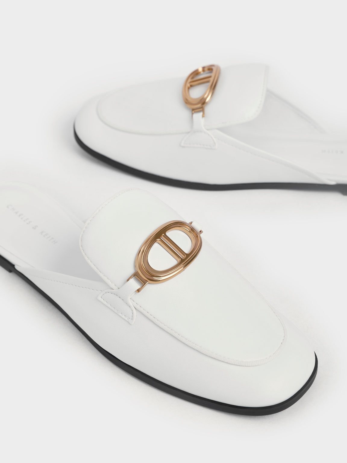 Sepatu Loafer Mules Metallic Accent, White, hi-res