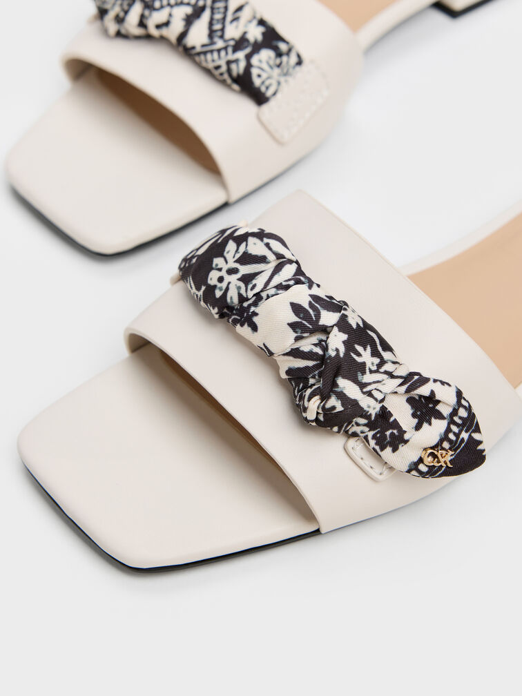 Sandal Selip Printed-Strap Tayari Leather, Chalk, hi-res