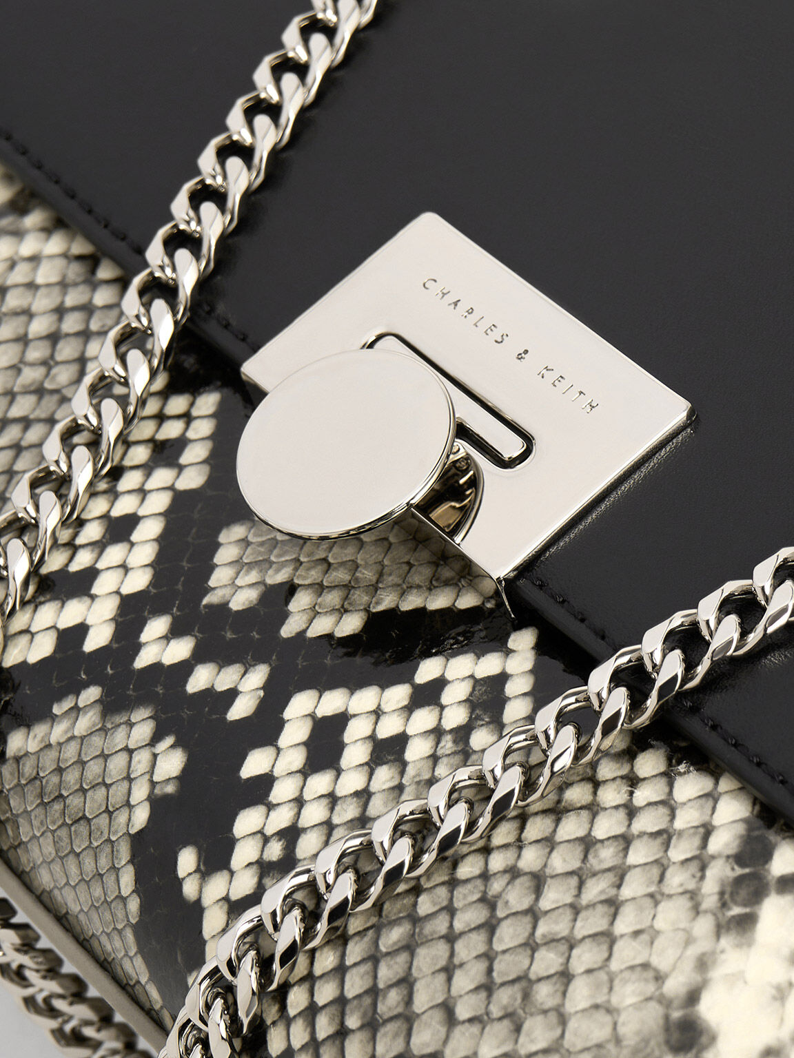 Snake print chain bag online
