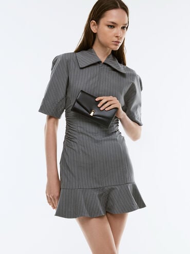 Dompet Panjang Chain-Strap Metlalic-Accent Lilibet, Black, hi-res