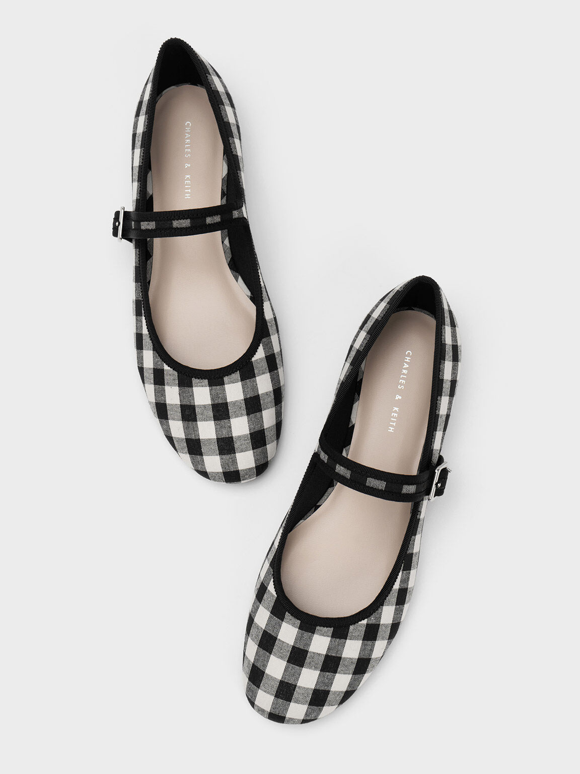 Sepatu Flats Checkered Buckled Mary Jane, Black Textured, hi-res
