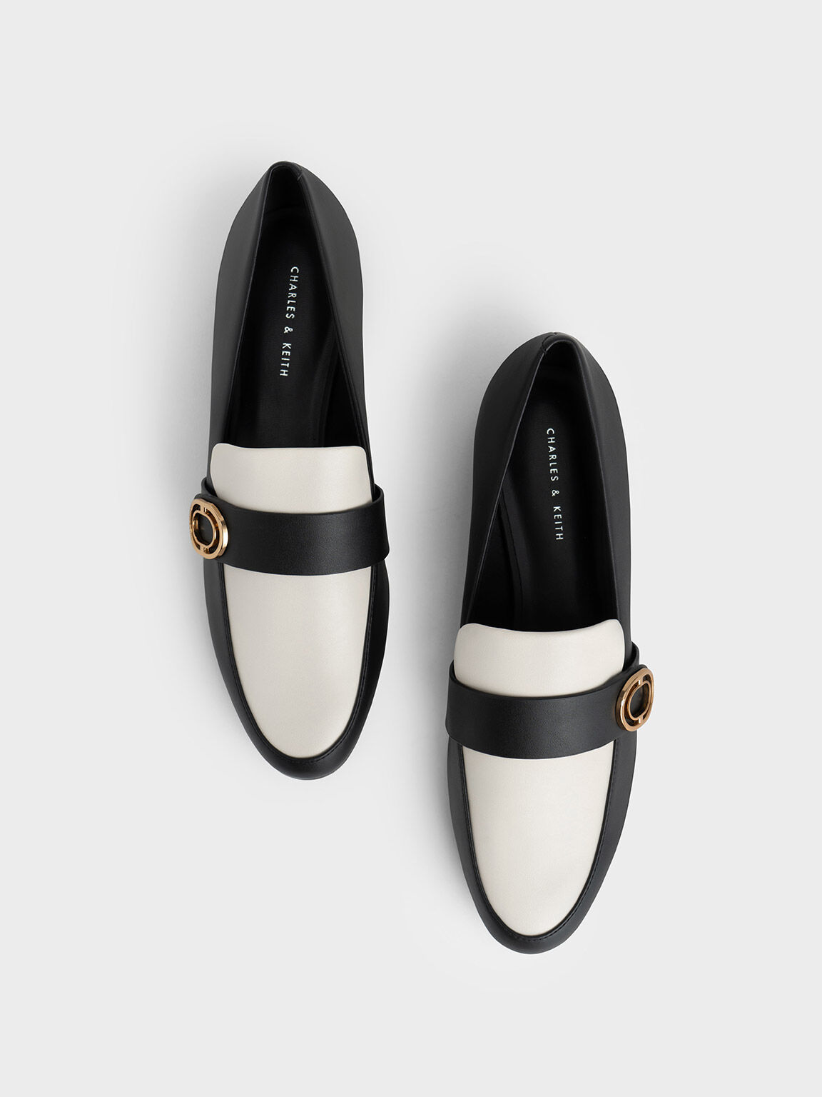 Sepatu Loafers Metallic Accent Almond-Toe Penny, Black Textured, hi-res