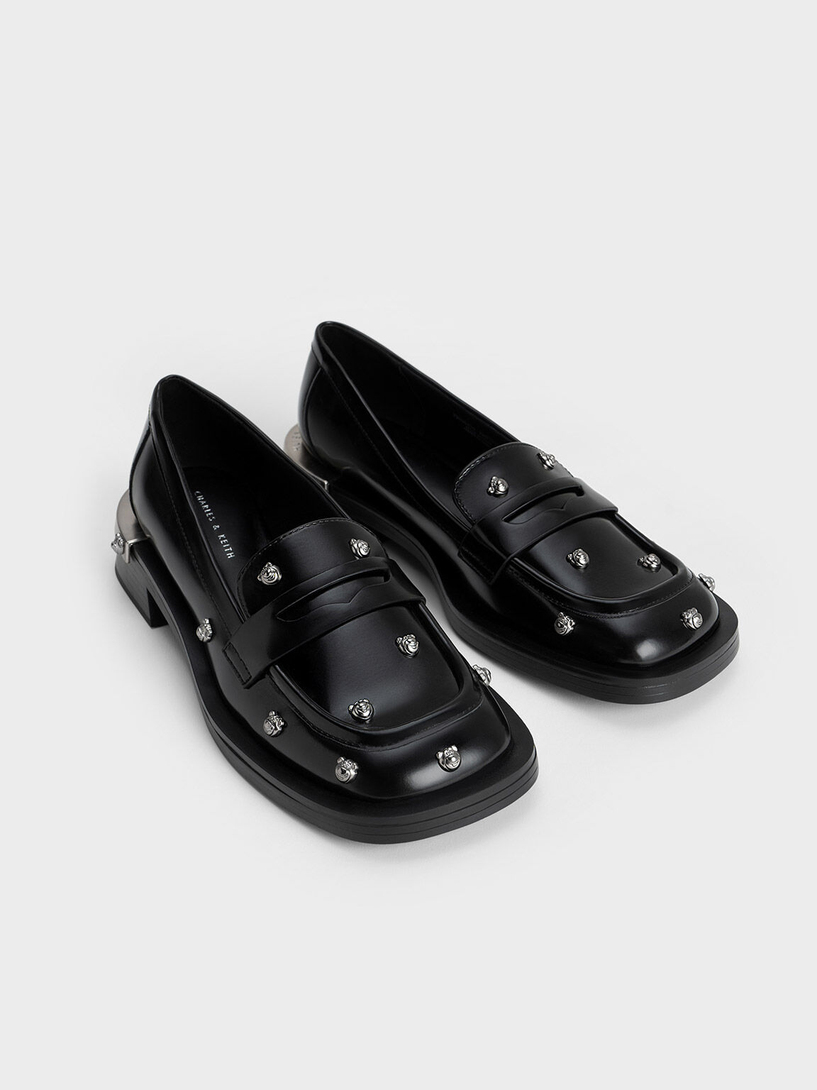 Sepatu Penny Loafers Studded Lotso, Black, hi-res