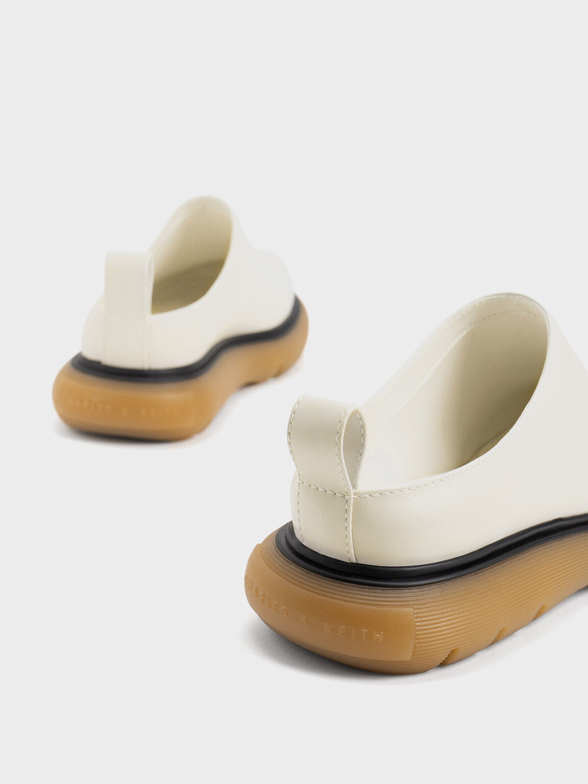 Sepatu Mules Round-Toe Platform, White, hi-res