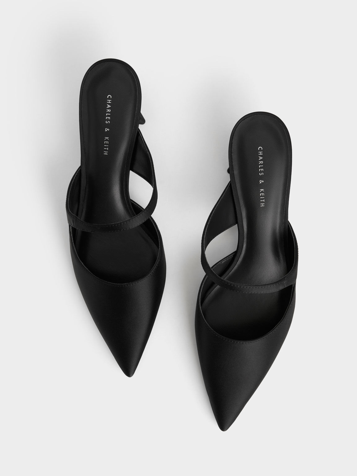 Sepatu Pumps Asymmetric Sculptural Heel, Black, hi-res