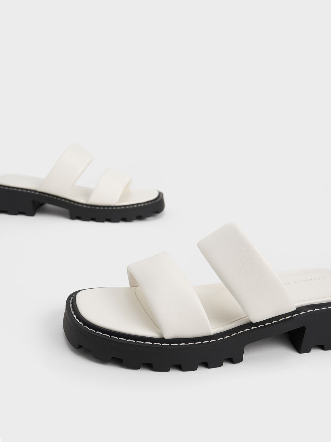 Sepatu Sliders Strap Double Padded, White, hi-res