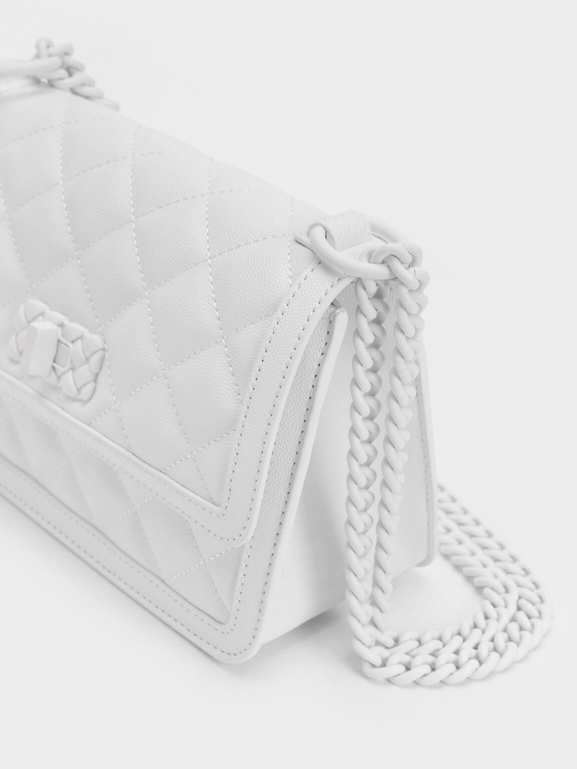 White quilted bag chain new arrivals