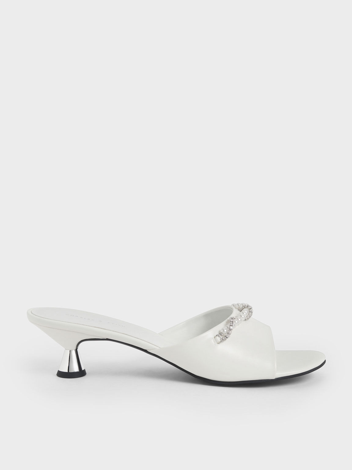 Sepatu Mules Beaded Spool Heel, White, hi-res