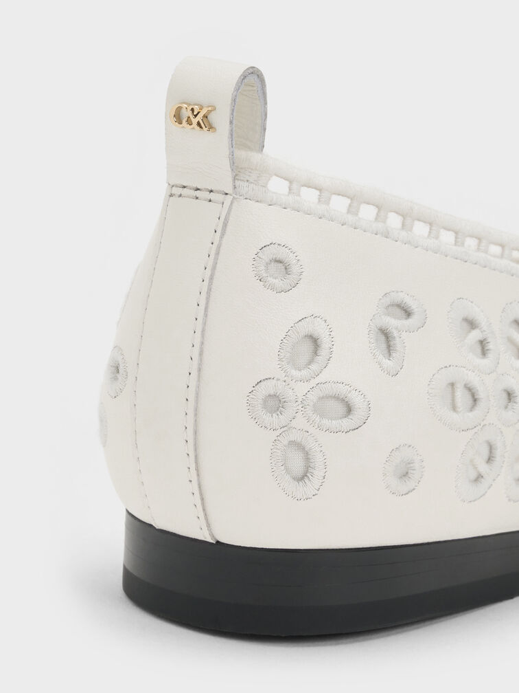Sepatu Flats Ballet Embroidered Leather, White, hi-res