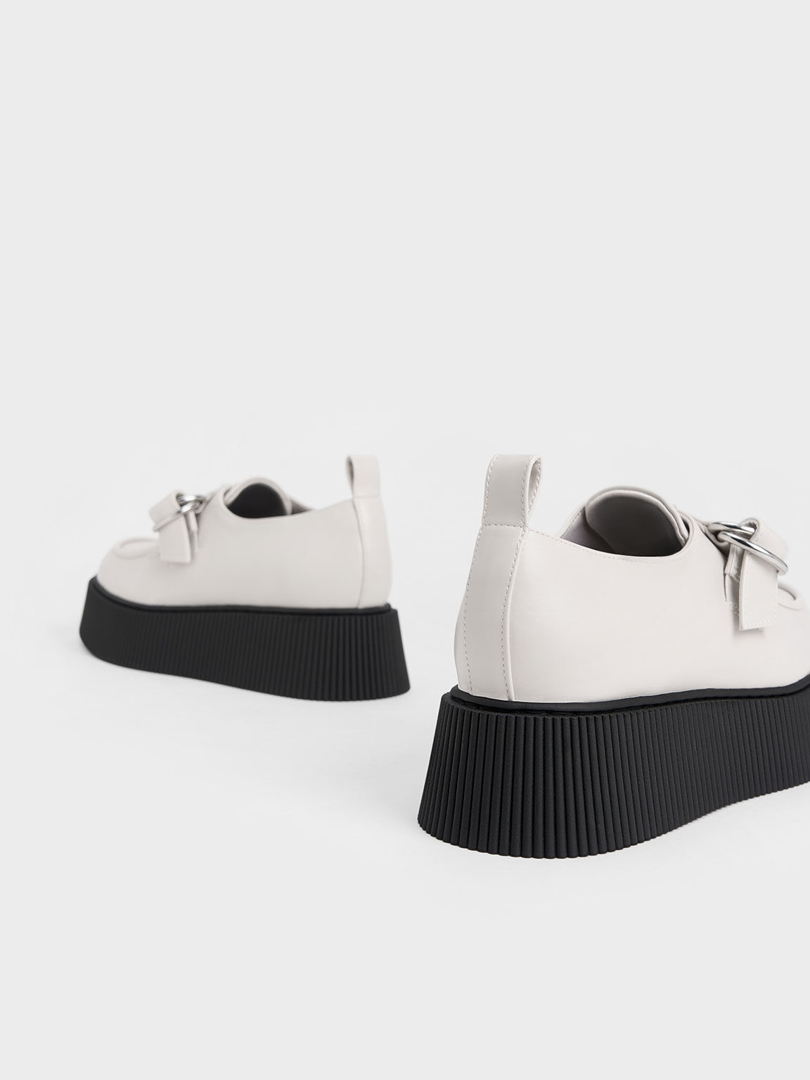 Sepatu Loafers Platform Buckled, White, hi-res