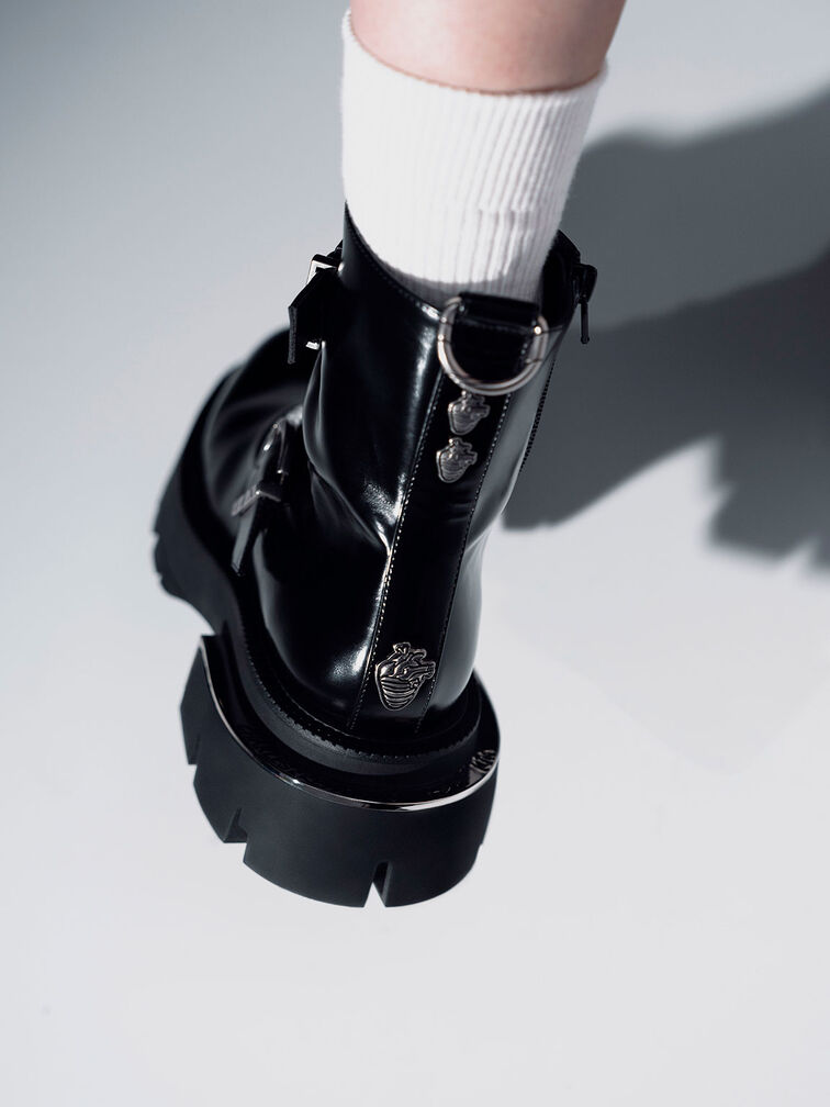 Sepatu Ankle Boots Illustrated Heart Charm, Black Box, hi-res