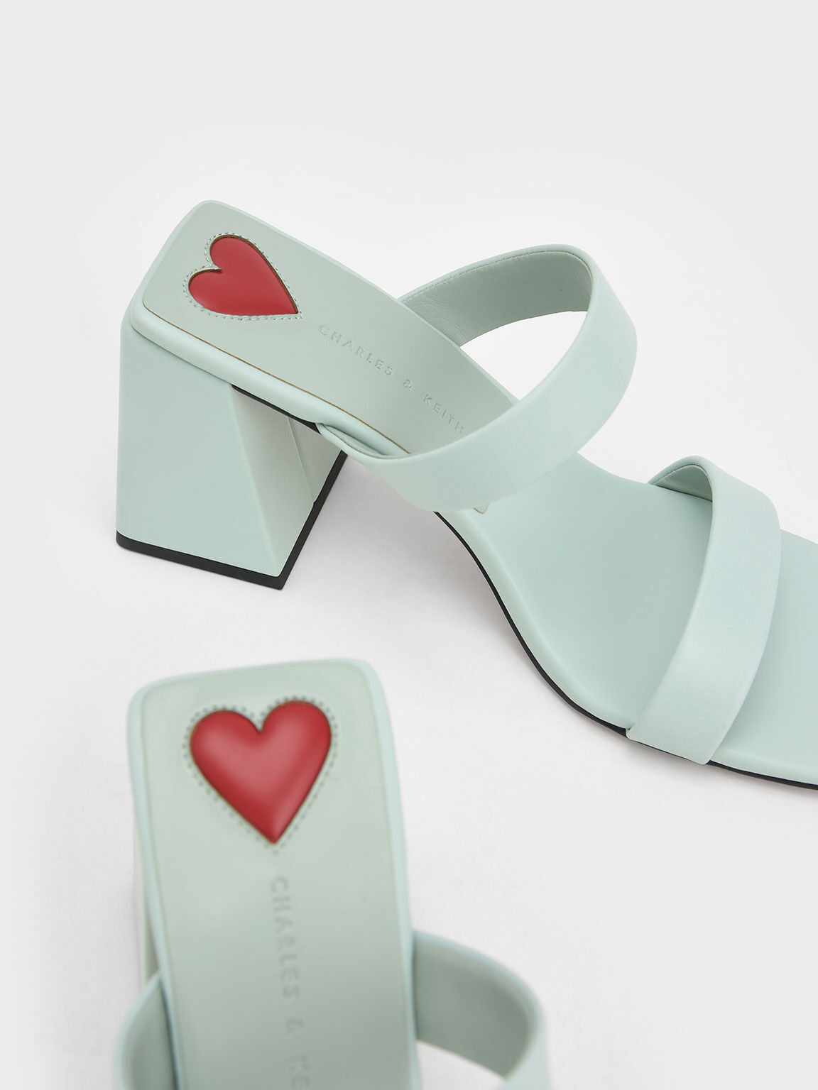 Koleksi Valentine's Day: Sepatu Trapeze Heel Mules Amora Heart-Motif, Mint Green, hi-res